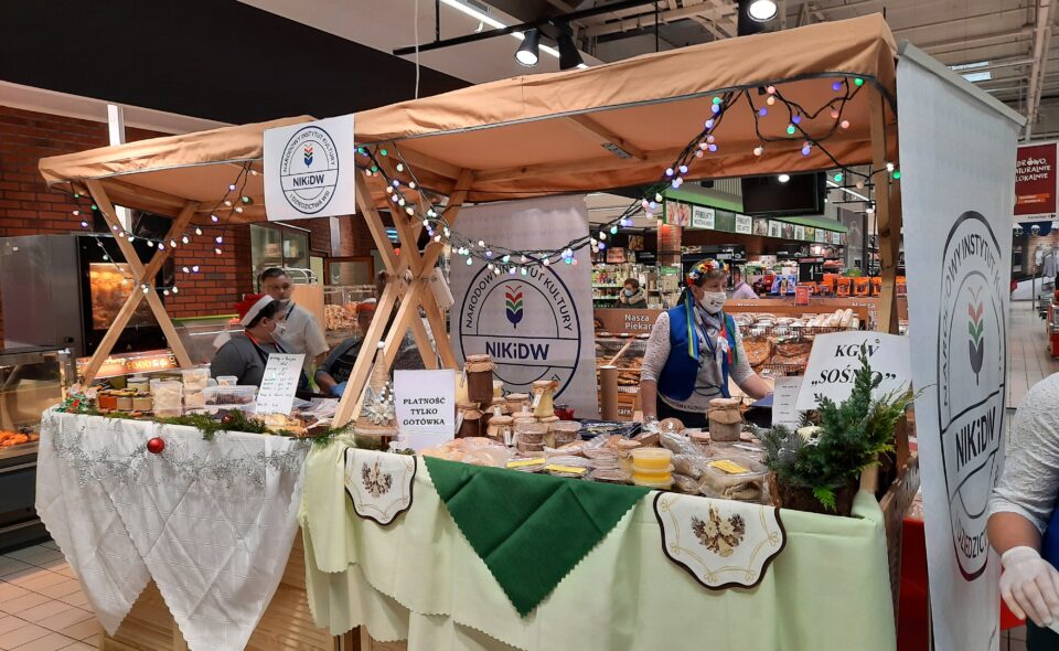 Przekąski z gąski w Toruniu! W ramach inicjatywy „Tradycyjna Gęsina Wiejska” Koła Gospodyń Wiejskich sprzedają swoje produkty z gęsiny!