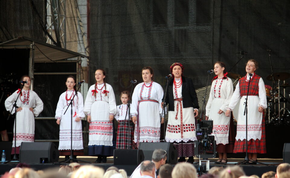 Ręczniki obrzędowe, a edukacja regionalna – rozmowa z laureatką konkursu „Korzenie i Skrzydła”